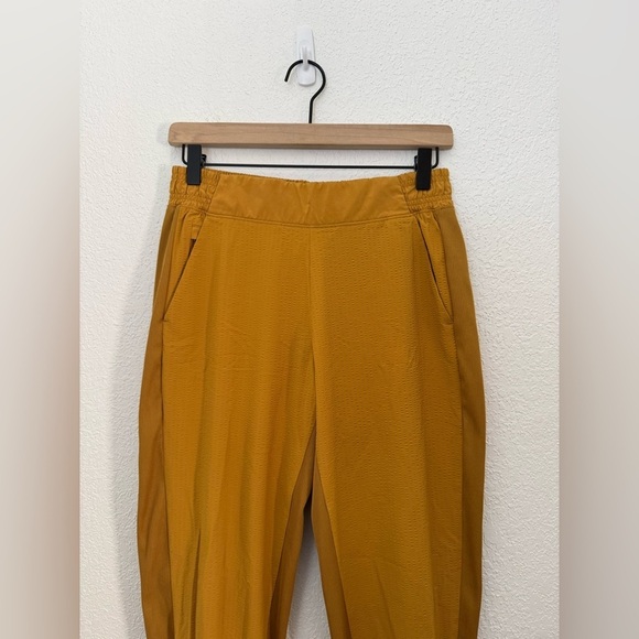 ATHLETA Textured Brooklyn High Rise Ankle Jogger Pants in Tuscan Gold Size 2 - Picture 6 of 15